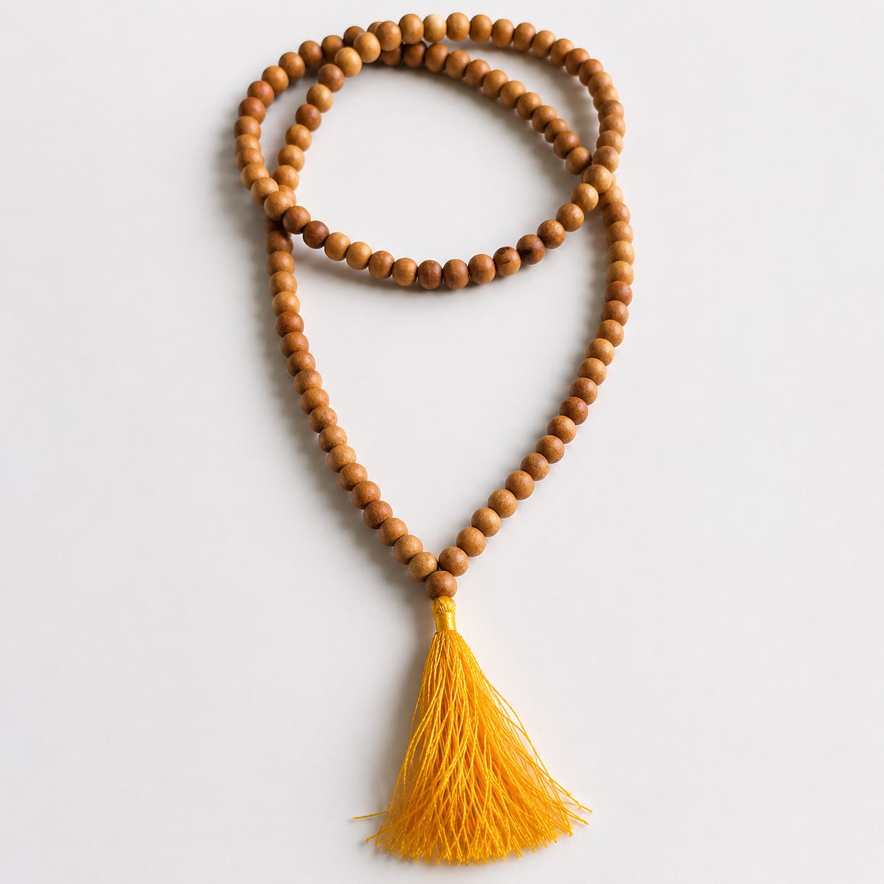 Mala en Bois de Santal – Pompon Jaune Doré
