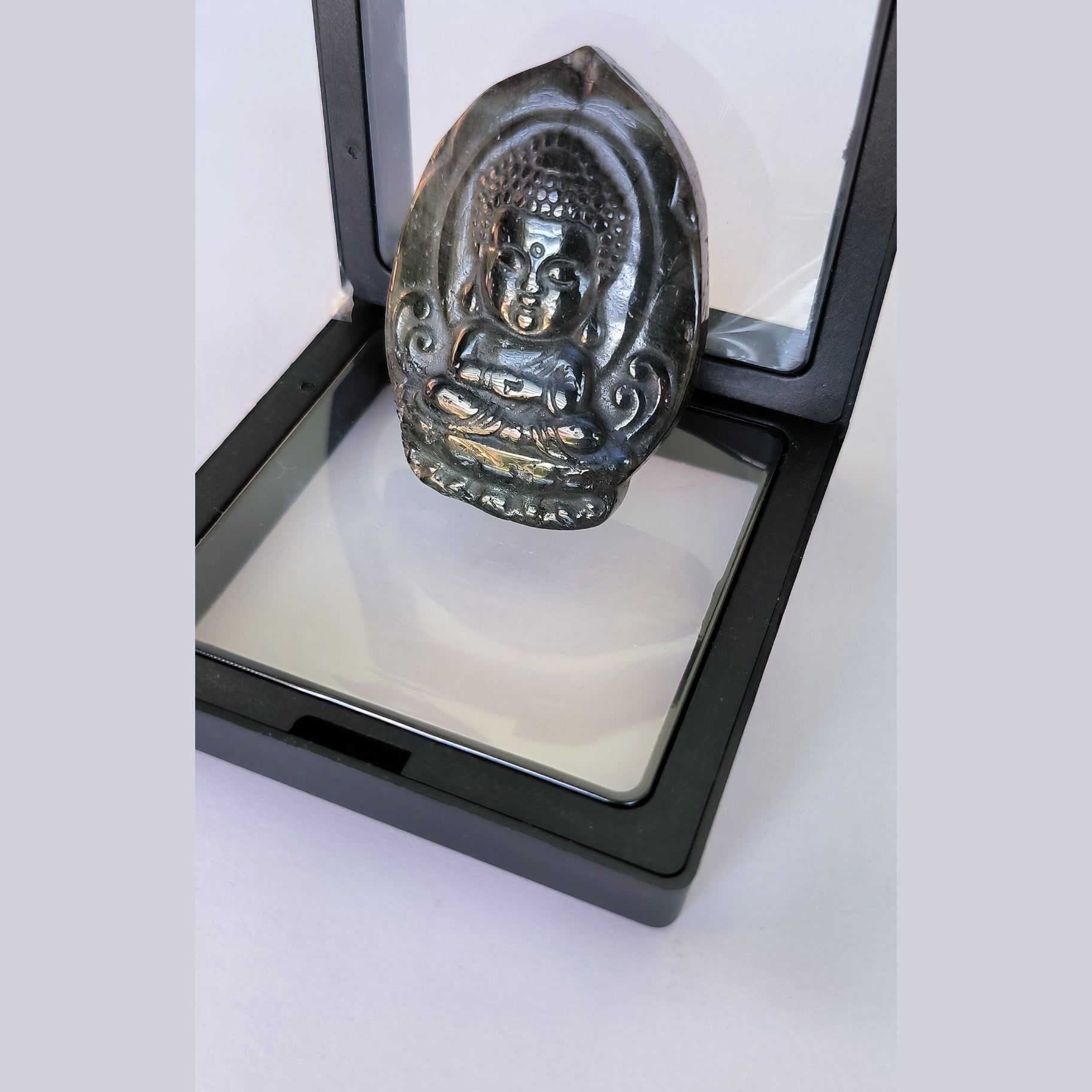 Bouddha Sculpté en Labradorite