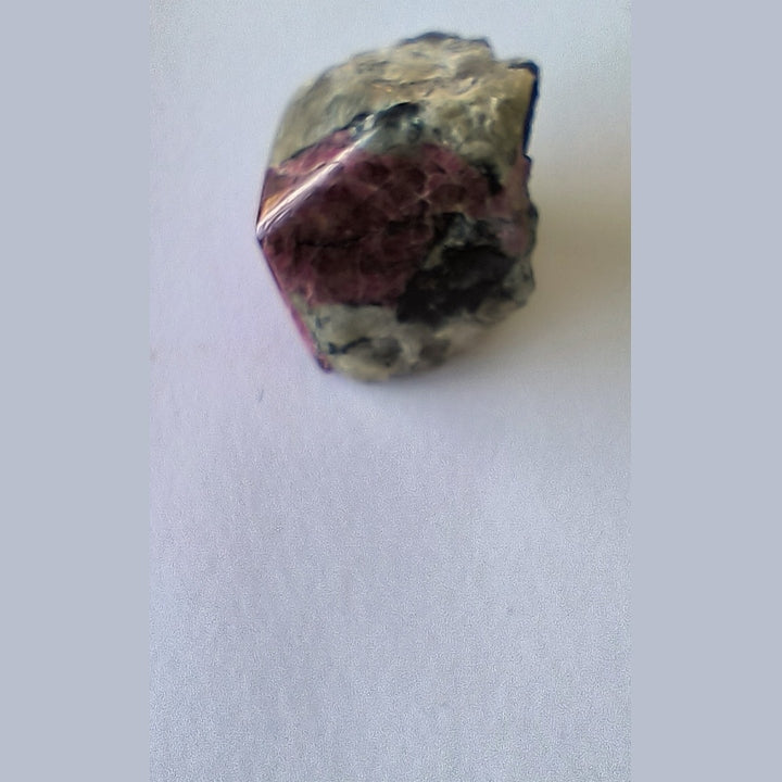Pierre Brute Polie de Rhodonite – Beauté Naturelle & Authenticité