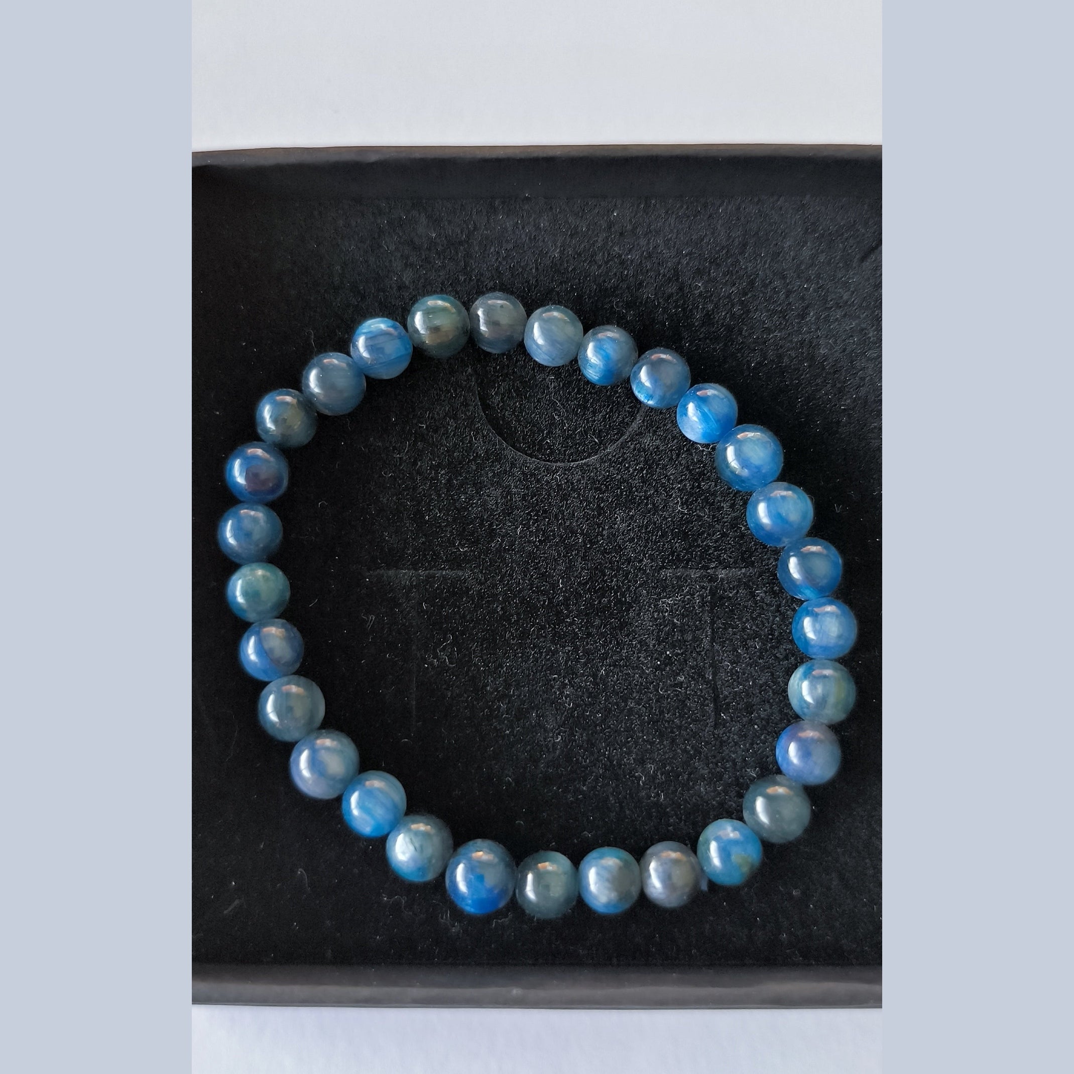Bracelet en Cyanite Bleue Naturelle – Élégance &amp; Sérénité